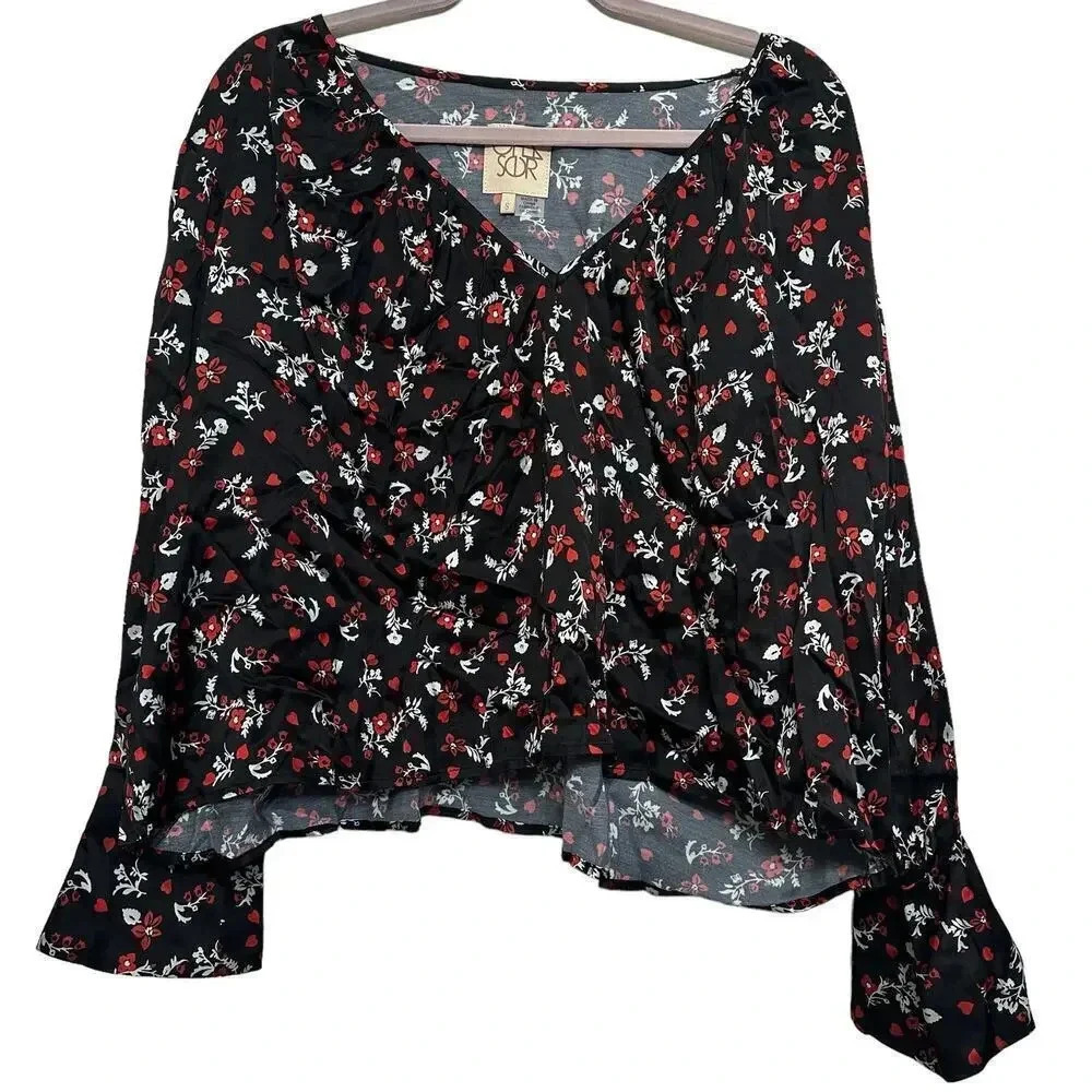 Chaser NWT’s stretchy silky woven Warren women’s floral blouse. Size small